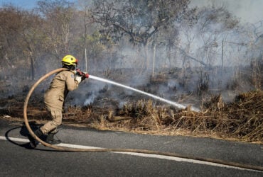 Bombeiros de Mato Grosso combatem a 27 incêndios nesta quinta-feira (19)