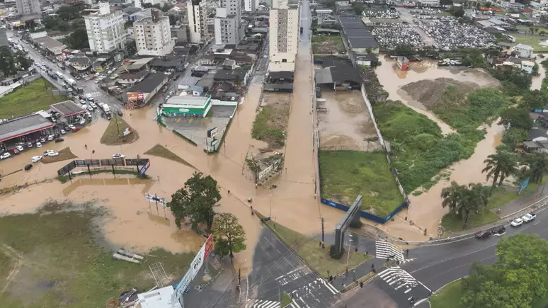 Chuvas expõe dificuldades em cidades brasileiras