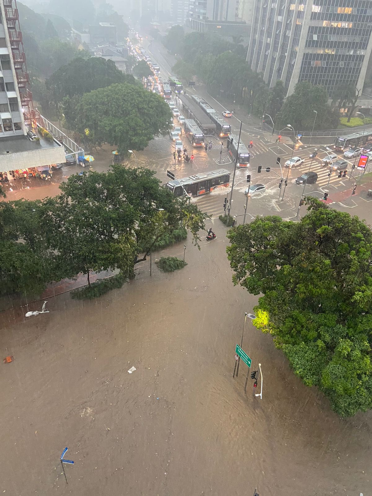 Chuvas em São Paulo trazem caos em toda capital paulista